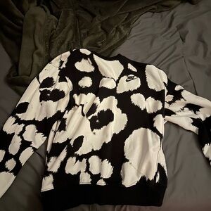 Black and White Nike Crewneck Sweatshirt